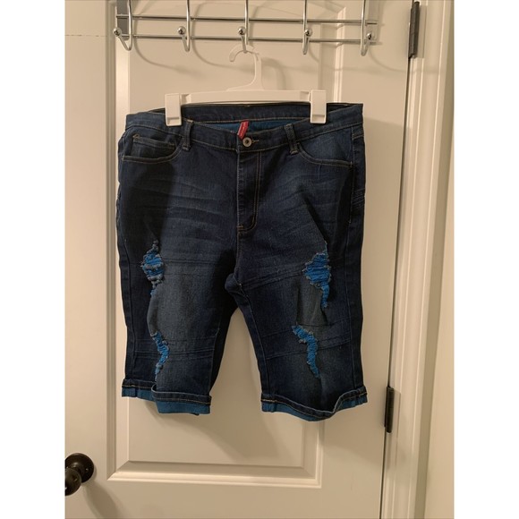 Be Girl Women's Plus Size 16 Blue Capri Jean Shorts Pockets Destroyed Distressed - Picture 2 of 16